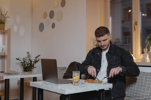 a healthy meal during the eating window