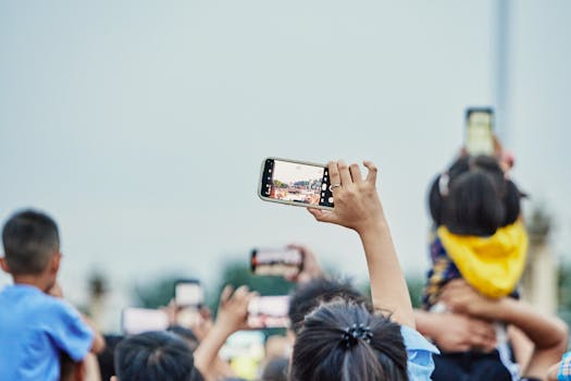 people sharing their fasting journey on social media