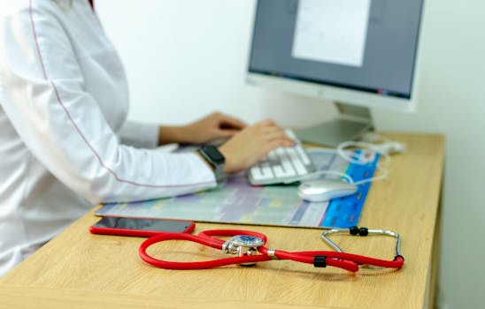 person using a computer to find healthcare professionals