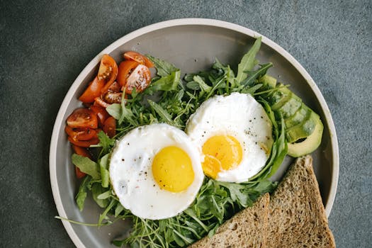 healthy meal of eggs, spinach, and toast