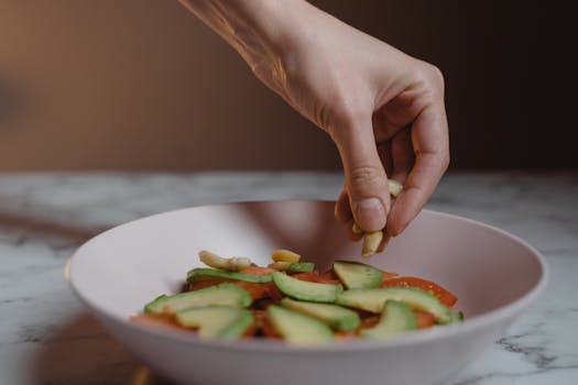 image of a balanced meal with protein and vegetables