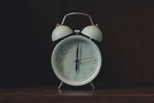 image of a clock showing eating hours