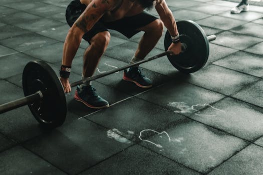 bodybuilder lifting weights